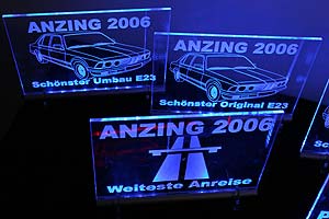 Sehr attraktive Pokale warteten auf die Besitzer der schnsten 7er-BMWs des Tages