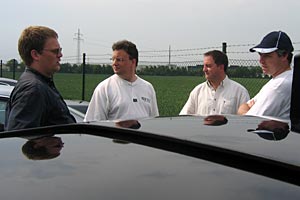 Falk (�fschluessener�) stellt Markus (�mk2611�), Ben (�greyhound�) und Andre (�Herby7�)  das Projekt �Forums-7er� vor