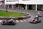 Teilnehmer des Stammtischs beim Kartfahren auf der Michael-Schumacher Kartbahn in Kerpen
