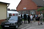 BMW 730d von Michael vor dem Feuerwehrhaus in Damme, in dem die Silber-Hochzeitsfeier statt fand