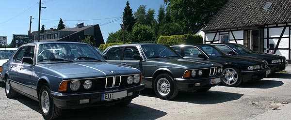 7er-Stammtisch Rhein-Ruhr im August mit zwei 7er-BMWs der ersten Generation