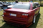 ein in rot umlackierter BMW 740i (E38) der �BMW Freunde Potsdam�