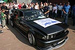 Siegerfahrzeug: ein stark modifizierter BMW 7er der Modellreihe E32