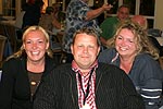 Hahn im Korb: Stefan (Jippie) mit Veru und Frau Karina