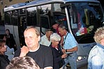 per Bus wurden die Teilnehmer vom Hotel zum Hafen gebracht