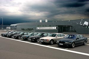 Auf dem Parkplatz vor dem BMW-Werk in Leipzig war Treffpunkt für den 7er-Stammtisch