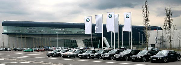 Gruppenfoto am BMW Werk in Leipzig im Zuge des Stammtisches zur AMI 2008
