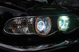 Nachger�stetes Bi-Xenonlicht und Standlichtringe im BMW 728i (E38) von Holly