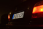 BMW 750Li (E38) mit selbst leuchtendem Nummernschild