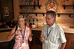 Karin und Gio (ISO) bei der Weinprobe