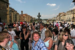 Die Sternfahrtteilnehmer auf der berühmten Ponte Vecchia in Florenz