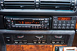 serienmig ab BMW-Werk verbautes Pioneer-Radio in der Mittelkonsole