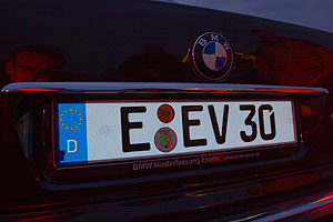 Eberhards (�EV 30�) BMW 735i (E38) mit neuem G-elumic Leuchtkennzeichen