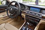 Cockpit des BMW 760Li mit groen Bord-Monitor