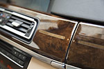 Serienmiges Edelholz mit speziellen Intarsien - so ist es nur im BMW 7er mit V12-Motor erhltlich