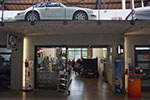 In einer von Bosch betriebenen Werkstatt innerhalb des Meilenwerkes fand die Präsentation des BMW 730i (E32) Projektes statt