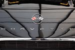 Corvette Logo auf der Motorhaube
