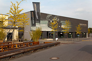 Meilenwerk in Düsseldorf in einem attraktiven, denkmal geschützten ehemaligen Lok-Schuppen, 2003 neu erffnet, 150.000 m2 groß