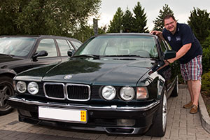 Alexander ('alander') an seinem Neu-Erwerb, einem BMW 750i (E32) Indvidual