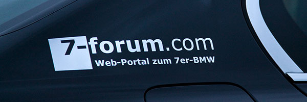 7-forum.com Aufkleber auf der C-Säule von Christian BMW 750Li (F02)