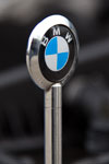 Standartenträger bzw. Parkhilfe mit BMW-Symbol 