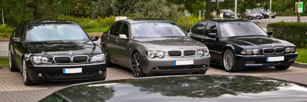 BMW 7er-Parkplatz, von links: BMW 730d (E65) von Markus ('krie6hofv'), BMW 745i (E65) von Daniel ('Daniel') und der BMW 735i (E38) von Giray ('BMW-Freak')