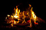 Lagerfeuer auf dem 7er-Parkplatz mit Holz von Bauer Paul.