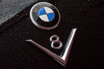 V8-Schild auf der Heckklappe des BMW 502 