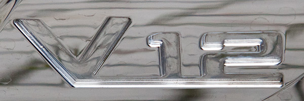  V12-Schild in der seitlichen Kieme am BMW 760Li Individual von Jürgen ('knx-freak')
