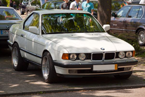 ein Hingucker des Tages: ein selbst zusammengeschweißtes BMW 7er E32 Coupé