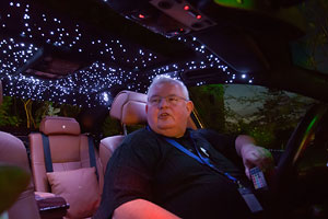 G&uuml;nter ('geius') in seinem BMW 730d Indiviual (E65) mit selbst nachger&uuml;stetem Sternenhimmel