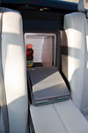 Kühlbox im Fond zwischen den hinteren Sitzen im BMW 730Ld (E66 LCI) von Giray