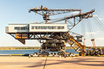 Ferropolis: Mad Max Eimerkettenbagger mit Schienenfahrwerkf, Baujahr 1962, 1.250 Tonnen schwer, 79.2 m lang