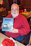 Mike ('Mike 56') bekam ein BMW-Buch, u. a. mit Infos zu früheren BMW-Modellen