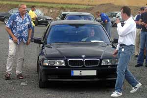 Klaus Rosenbaum mit seinem BMW 735i
