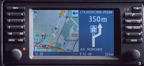 16:9 Bildschirm mit Splitscreen im BMW 7er, Modell E38