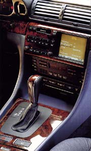 Mittelkonsole im BMW 7er (E38)