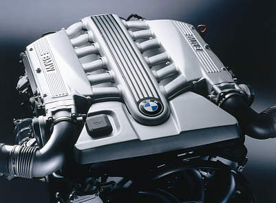 BMW V12 Motor im BMW 7er