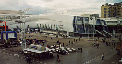BMW Messehalle auf der IAA 2001 in Frankfurt