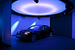 Prsentation des neuen BMW 760Li in einem exklusiven Showroom mit drehbarer Plexiglaswand  in der BMW Welt