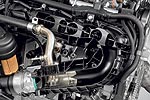 BMW 6-Zylinder-Dieselmotor mit Aluminium-Kurbelgehuse und 1800 bar Piezo-Einspritzung; Detail: Eintritt der Abgasrckfhrung in Kunststoff-Sauganlage
