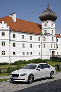 BMW 760Li (F02) am Schloss Hohenkammer