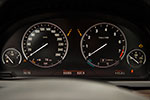 BMW ActiveHybrid 7, Tacho-Instrumente mit Black Panel Technik: die Zahlen blenden sich erst bei Zündung ein