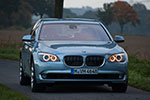 BMW ActiveHybrid 7: beim Ausrollen und Bremsen fungiert der E-Motor als Generator und lädt die Batterie auf