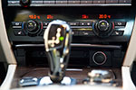 BMW ActiveHybrid 7, Klima-Instrumente ebenfalls in Black Panel Technologie