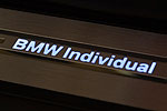 BMW Individual Schriftzug in der Fuleiste des 7er-BMWs