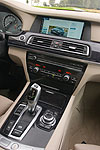 BMW 750Li (F02), Mittelkonsole mit Gang-Whlhebel und iDrive Controller