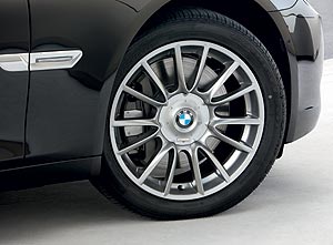Der neue BMW 7er. BMW Individual Leichtmetallrder V-Speiche 228I