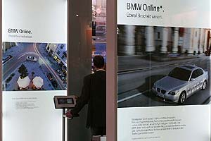 BMW-Messe-Stand auf der CeBIT 2005