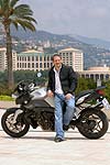 Jacques Villeneuve mit seinem neuen BMW K1200R Motorrad